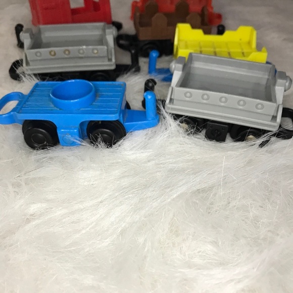 Vintage Plastic Fisher Price Train Cars w/ Caboose - Picture 9 of 16